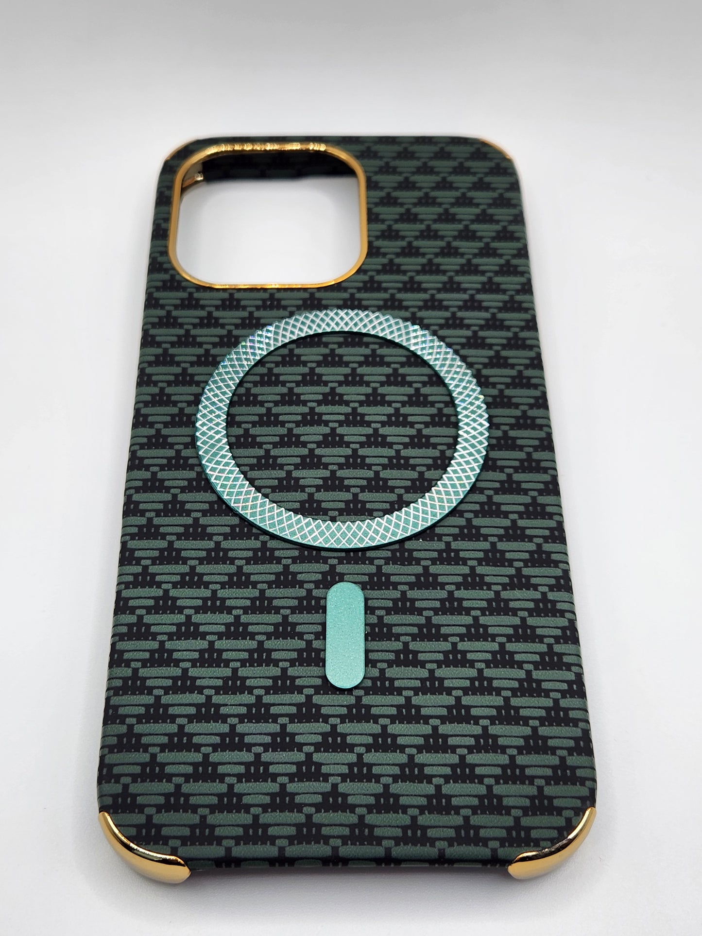 بوشيط آيفون فاخر بصناعة كربونية مع دعم (MagSafe) – حماية أنيقة وقوية (13 PRO)