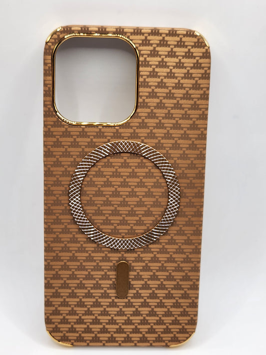 بوشيط آيفون فاخر بصناعة كربونية مع دعم (MagSafe) – حماية أنيقة وقوية (13 PRO)