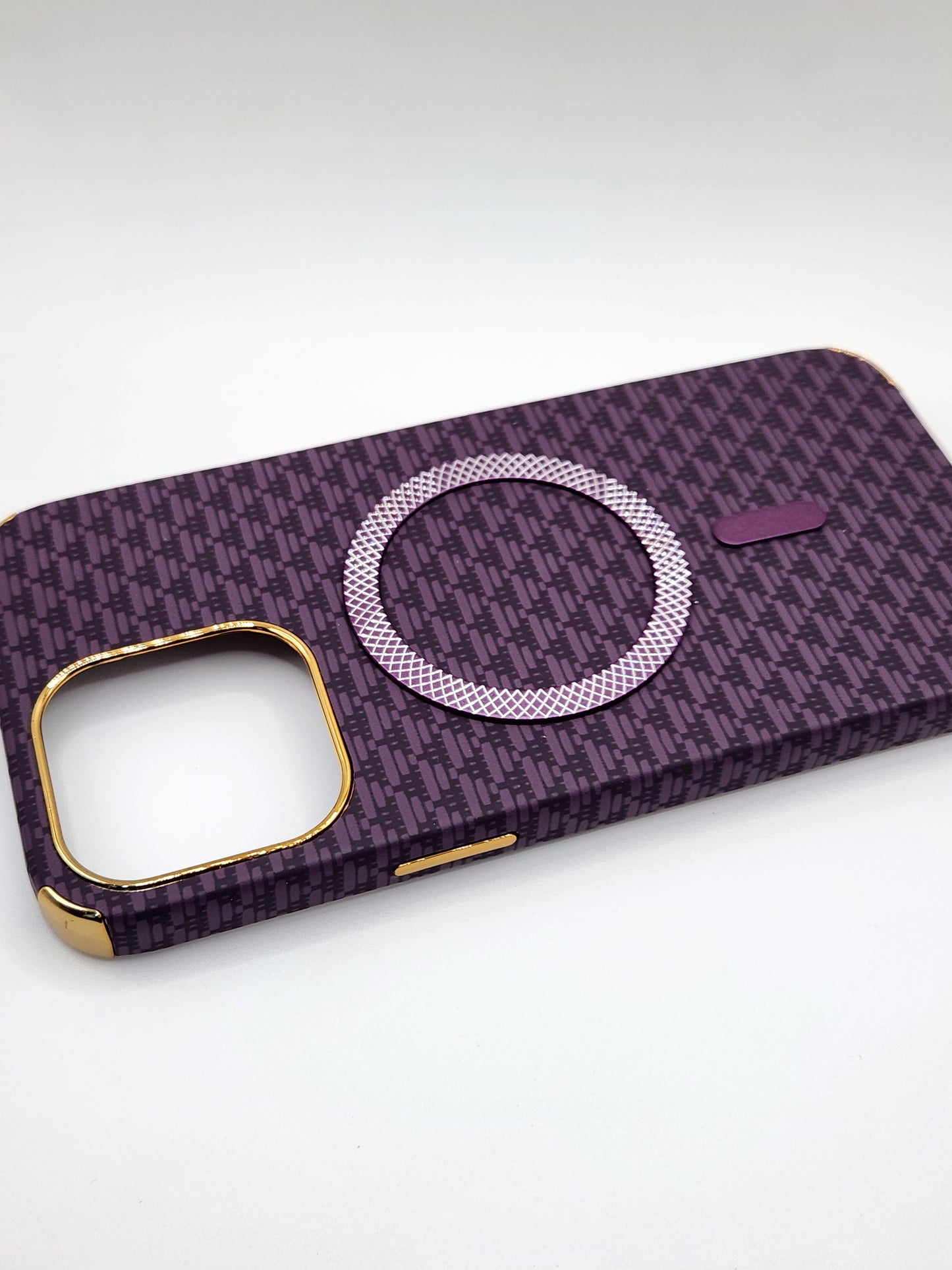 بوشيط آيفون فاخر بصناعة كربونية مع دعم (MagSafe) – حماية أنيقة وقوية (13 PRO MAX)