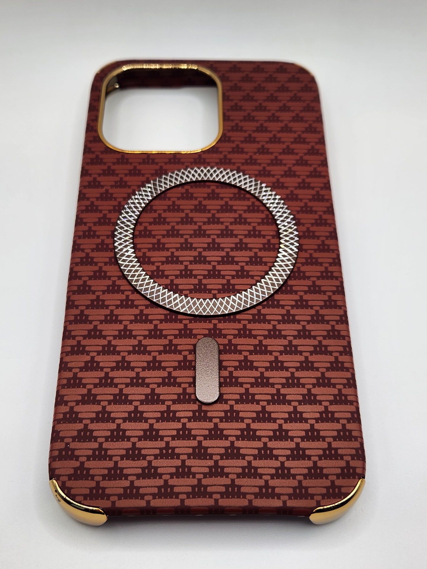 بوشيط آيفون فاخر بصناعة كربونية مع دعم (MagSafe) – حماية أنيقة وقوية (13 PRO MAX)