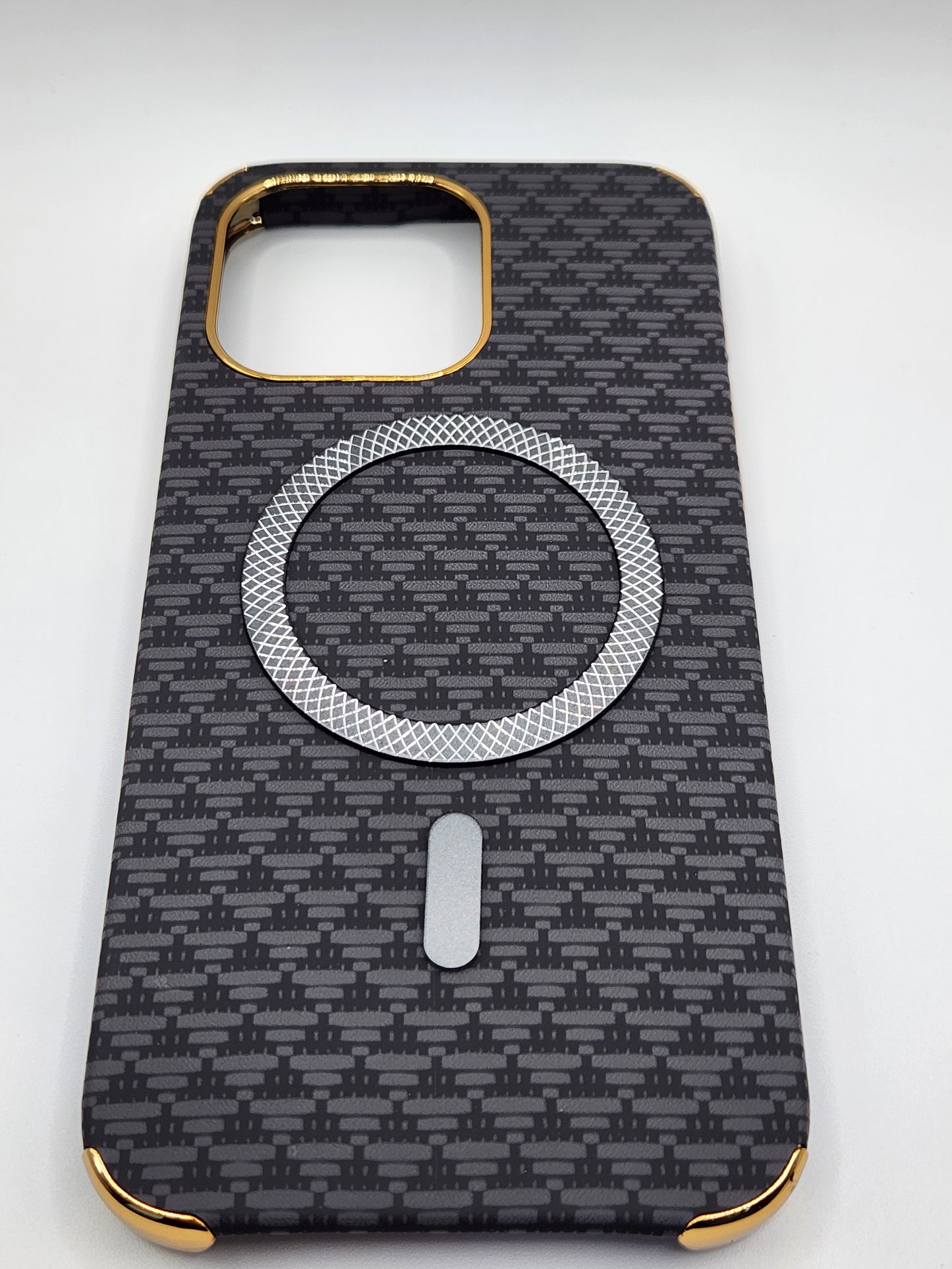 بوشيط آيفون فاخر بصناعة كربونية مع دعم (MagSafe) – حماية أنيقة وقوية (13 PRO)