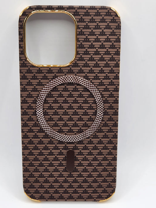 بوشيط آيفون فاخر بصناعة كربونية مع دعم (MagSafe) – حماية أنيقة وقوية (13 PRO)