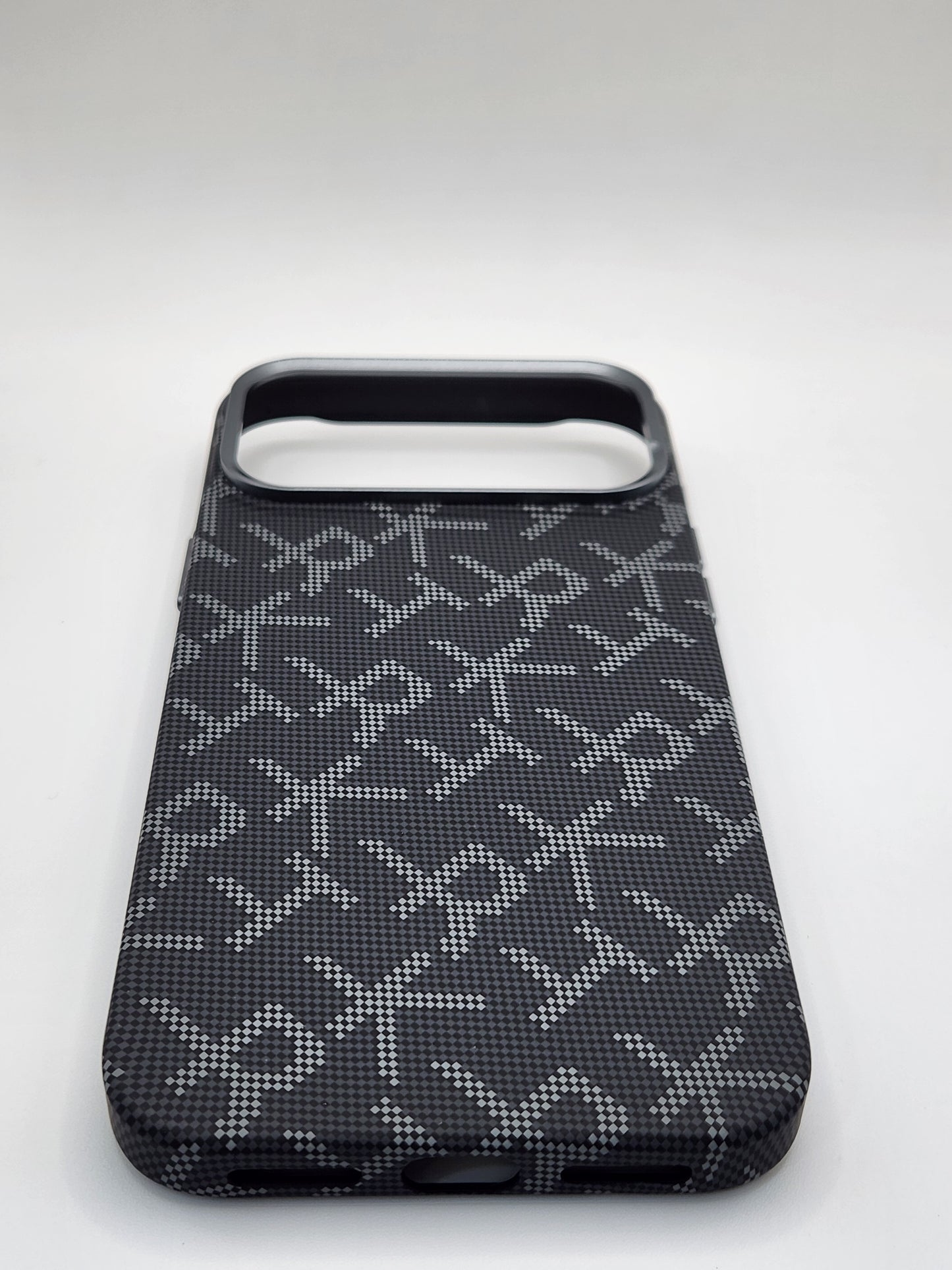 🔶بوشيط آيفون كربوني فاخر بدعم MagSafe وحماية كاملة(17 PRO)