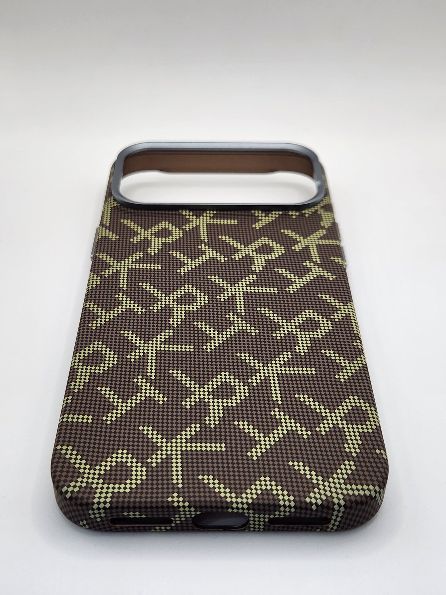 🔶بوشيط آيفون كربوني فاخر بدعم MagSafe وحماية كاملة(17 PRO MAX)