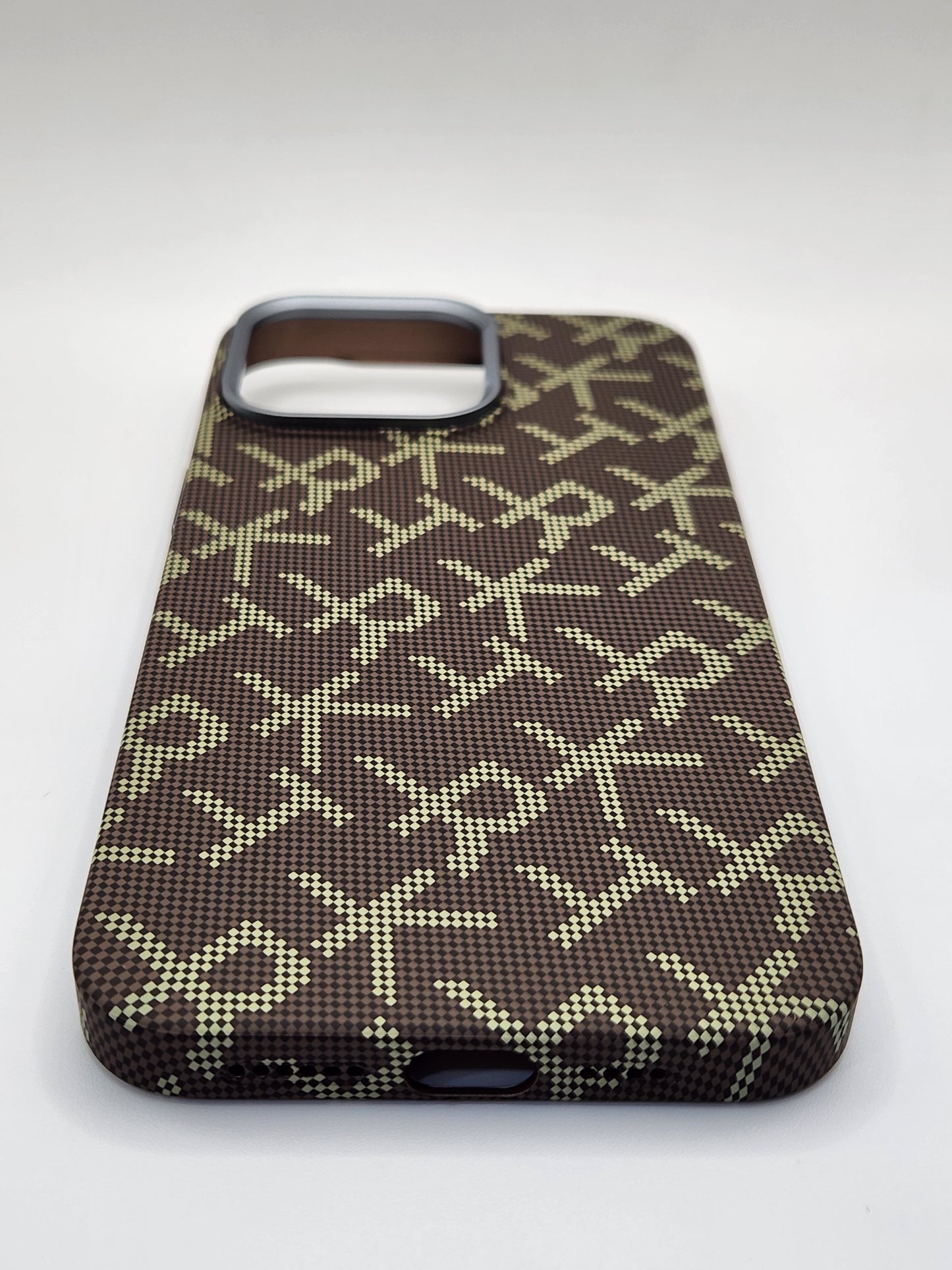 🔶بوشيط آيفون كربوني فاخر بدعم MagSafe وحماية كاملة(13 pro max)