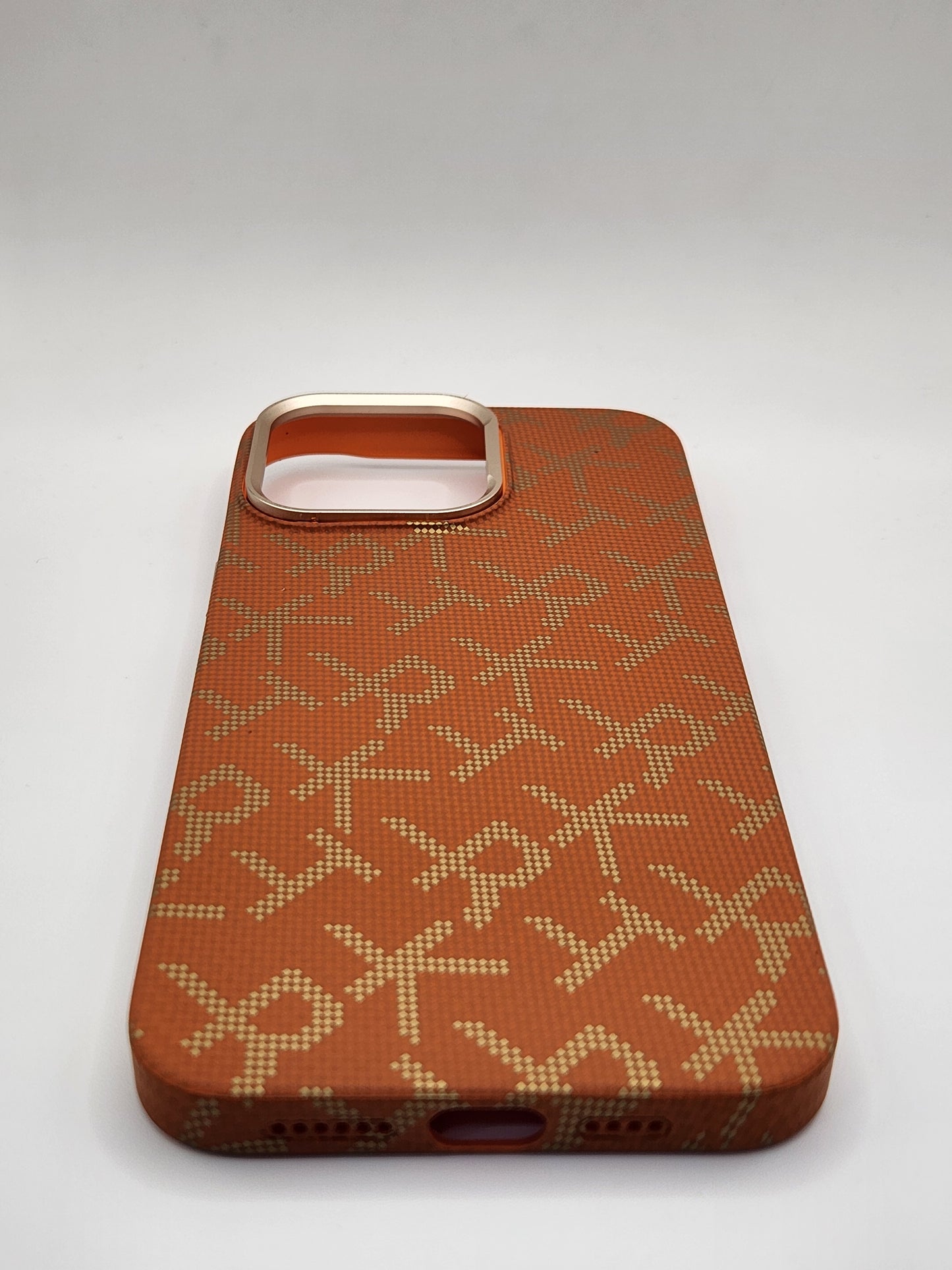 🔶بوشيط آيفون كربوني فاخر بدعم MagSafe وحماية كاملة(14 pro max)