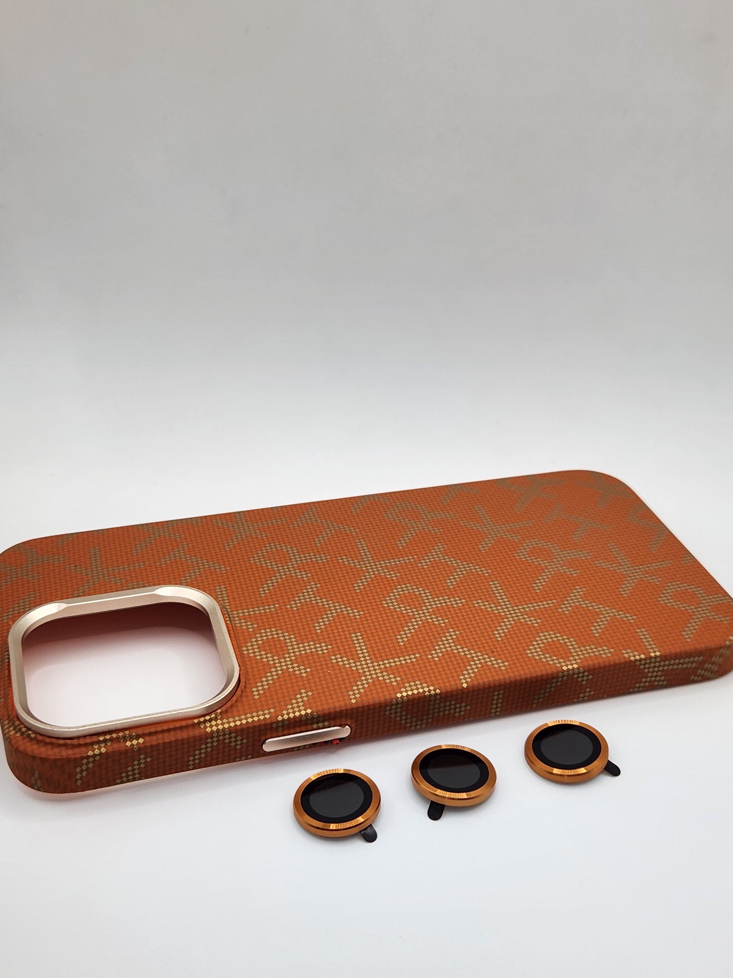 🔶بوشيط آيفون كربوني فاخر بدعم MagSafe وحماية كاملة(14 pro max)