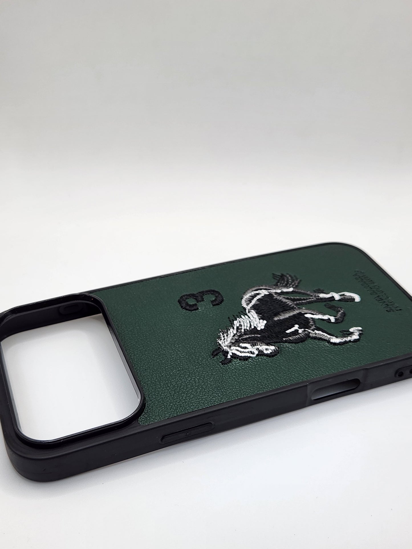 بوشيط هاتف فاخر بتصميم أنيق وتطريز حصان مميز 🐎(17 PRO MAX)