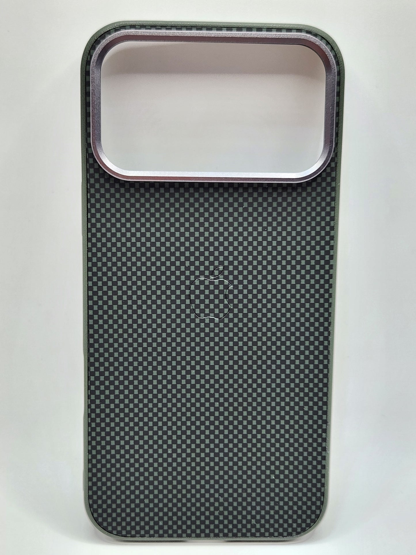 بوشيط آيفون بنقشة كربونية – حماية أنيقة ولمسة فخامة(17 PRO MAX)