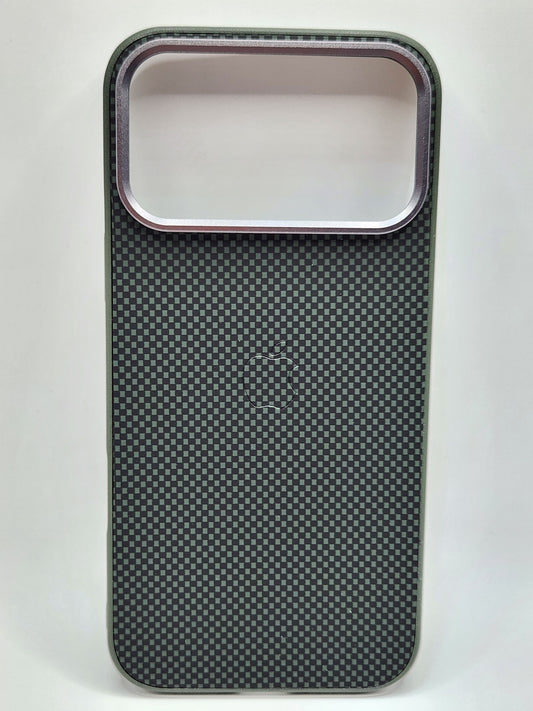 بوشيط آيفون بنقشة كربونية – حماية أنيقة ولمسة فخامة(17 PRO MAX)