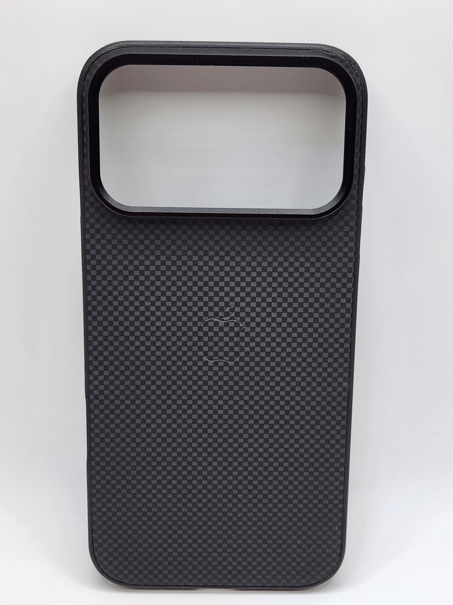 بوشيط آيفون بنقشة كربونية – حماية أنيقة ولمسة فخامة(17 PRO MAX)