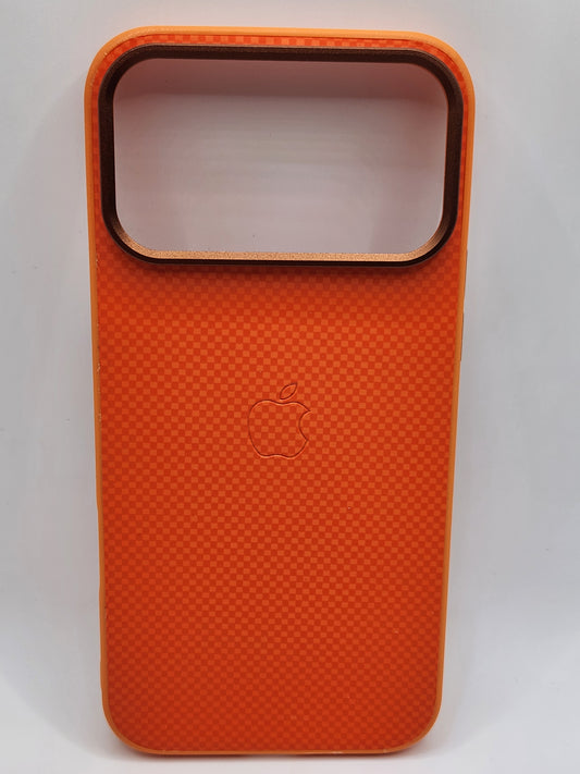 بوشيط آيفون  بنقشة كربونية – حماية أنيقة ولمسة فخامة(17 PRO MAX)