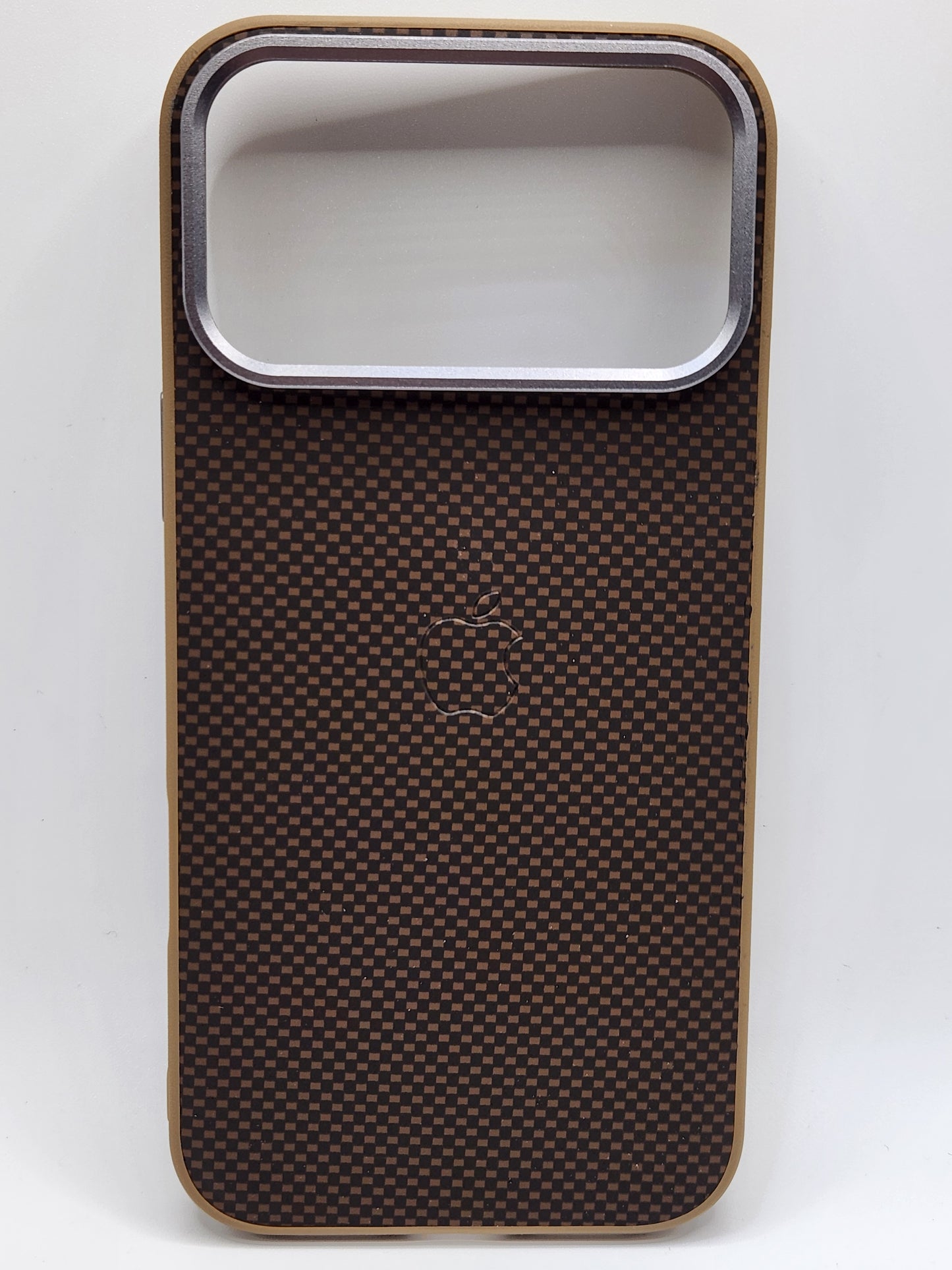 بوشيط آيفون بنقشة كربونية – حماية أنيقة ولمسة فخامة(17 PRO MAX)