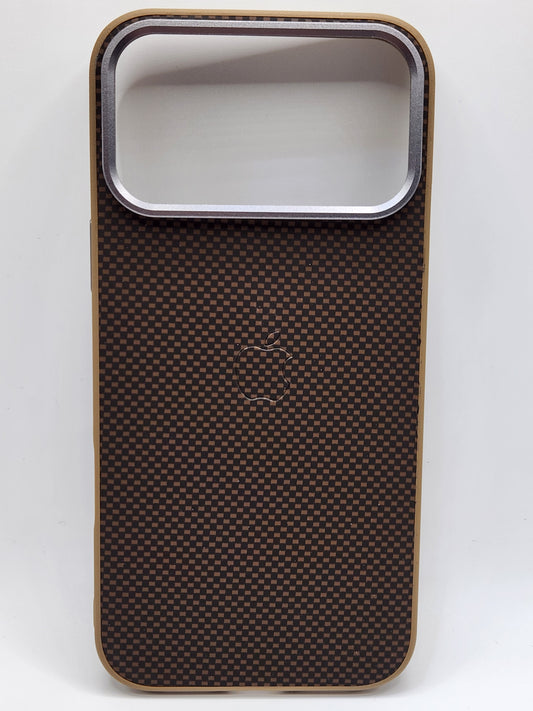 بوشيط آيفون بنقشة كربونية – حماية أنيقة ولمسة فخامة(17 PRO MAX)