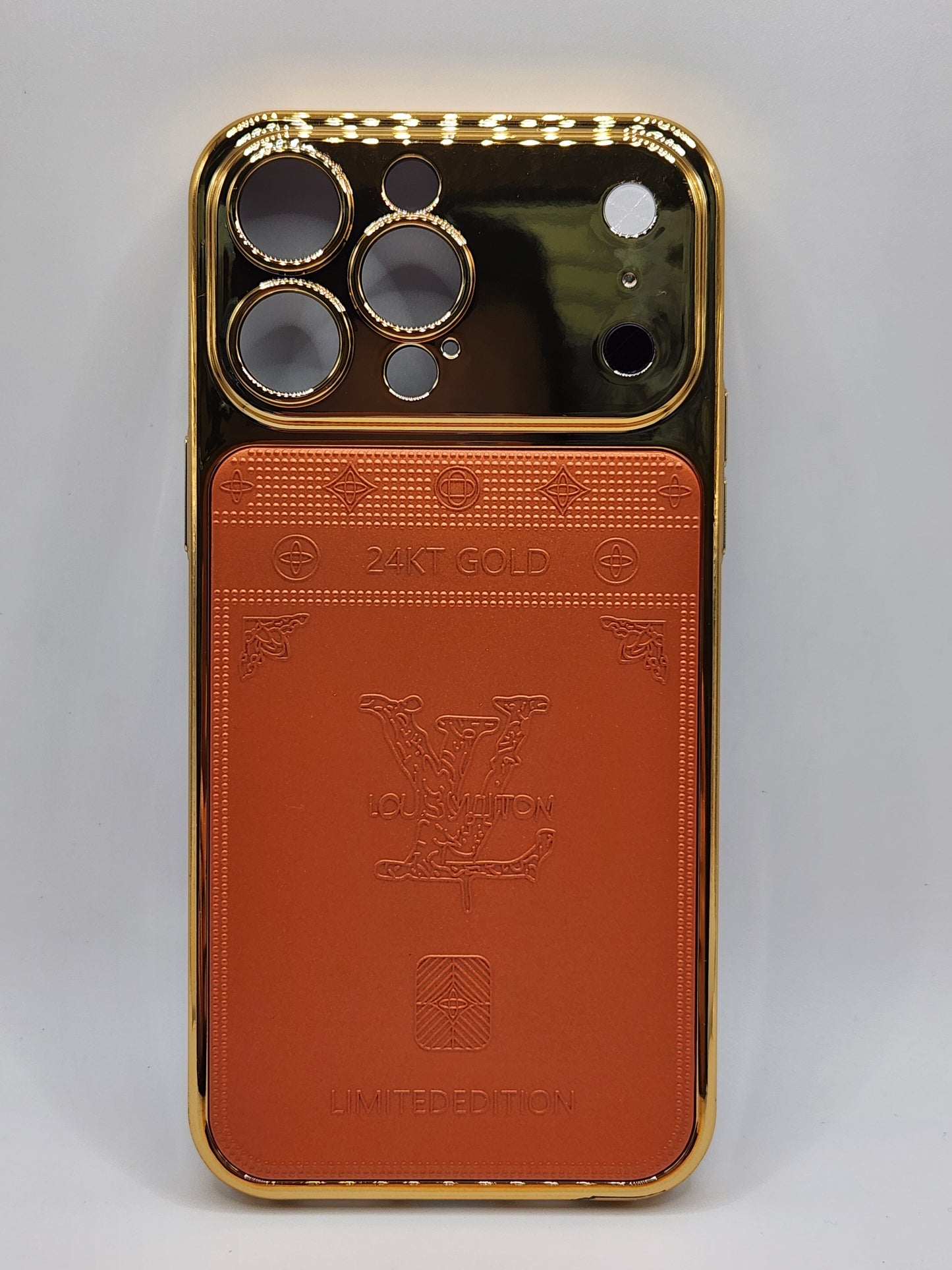 بوشيط فاخر لأيفون 14 برو ماكس بتصميم أيفون 17 برو ماكس – إطار ذهبي أنيق بلمسة فخمة(IPHONE 14 PRO MAX)