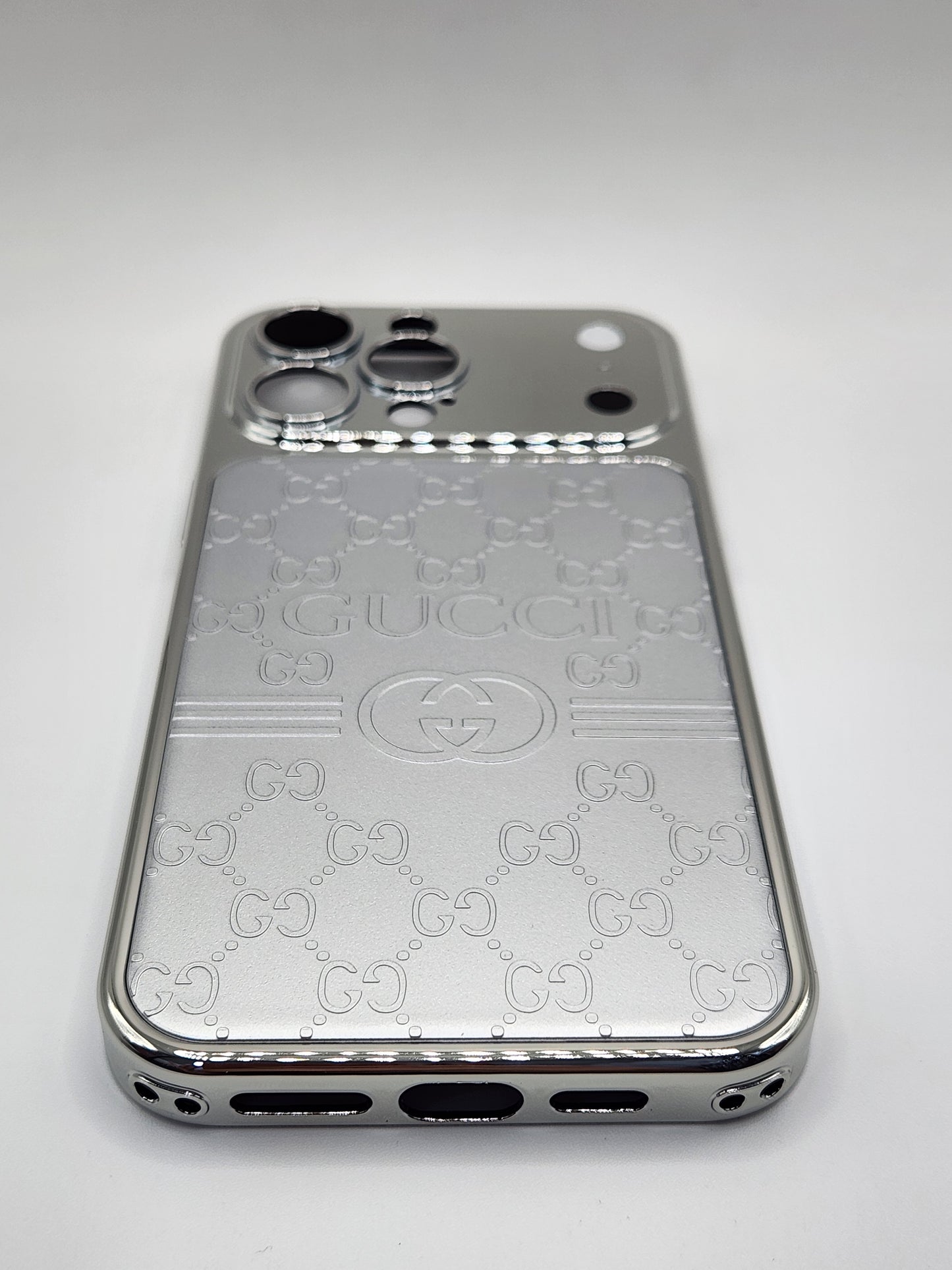 بوشيط فاخر لأيفون 14 برو ماكس بتصميم أيفون 17 برو ماكس – إطار ذهبي أنيق بلمسة فخمة(IPHONE 14 PRO MAX)