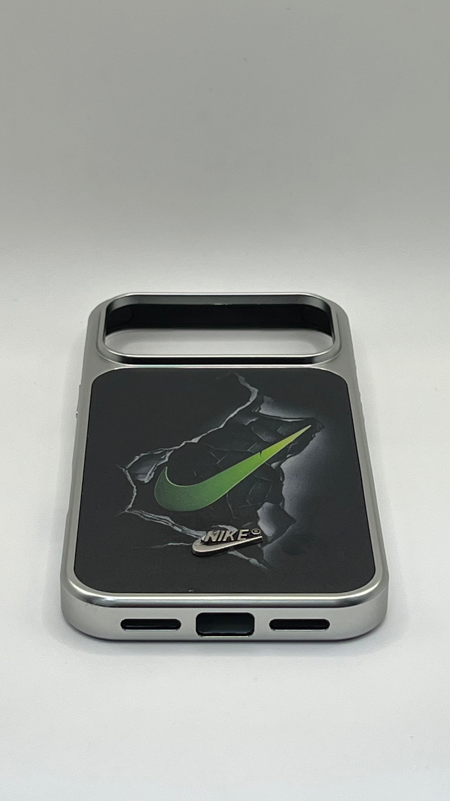 بوشيط بتصميم عصري أنيق ولمسة رياضية مميزة✅(IPHONE 17 PRO MAX)