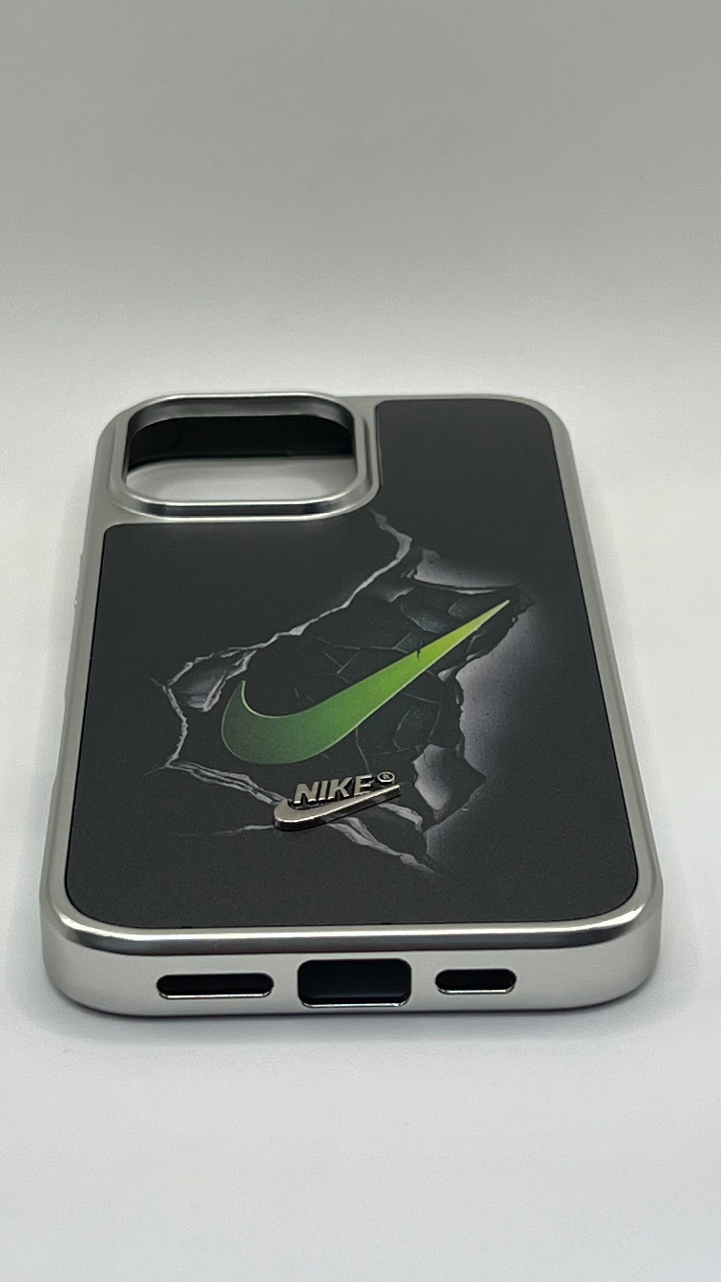 بوشيط بتصميم عصري أنيق ولمسة رياضية مميزة✅(IPHONE 16 PRO MAX)