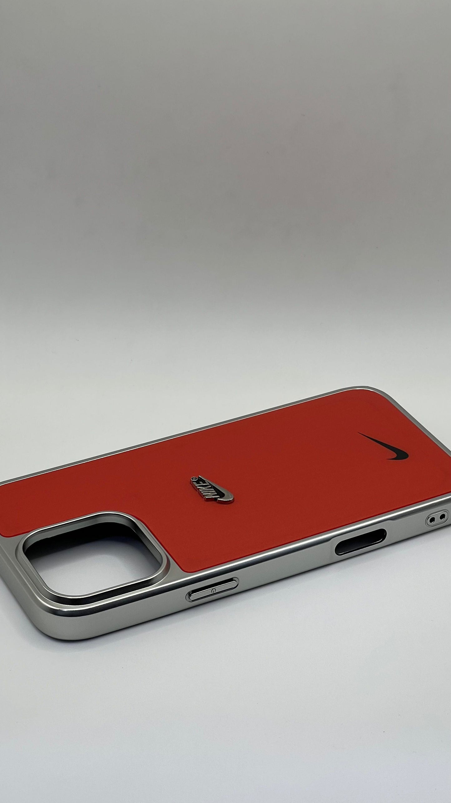 بوشيط بتصميم عصري أنيق ولمسة رياضية مميزة✅(IPHONE 16 PRO MAX)