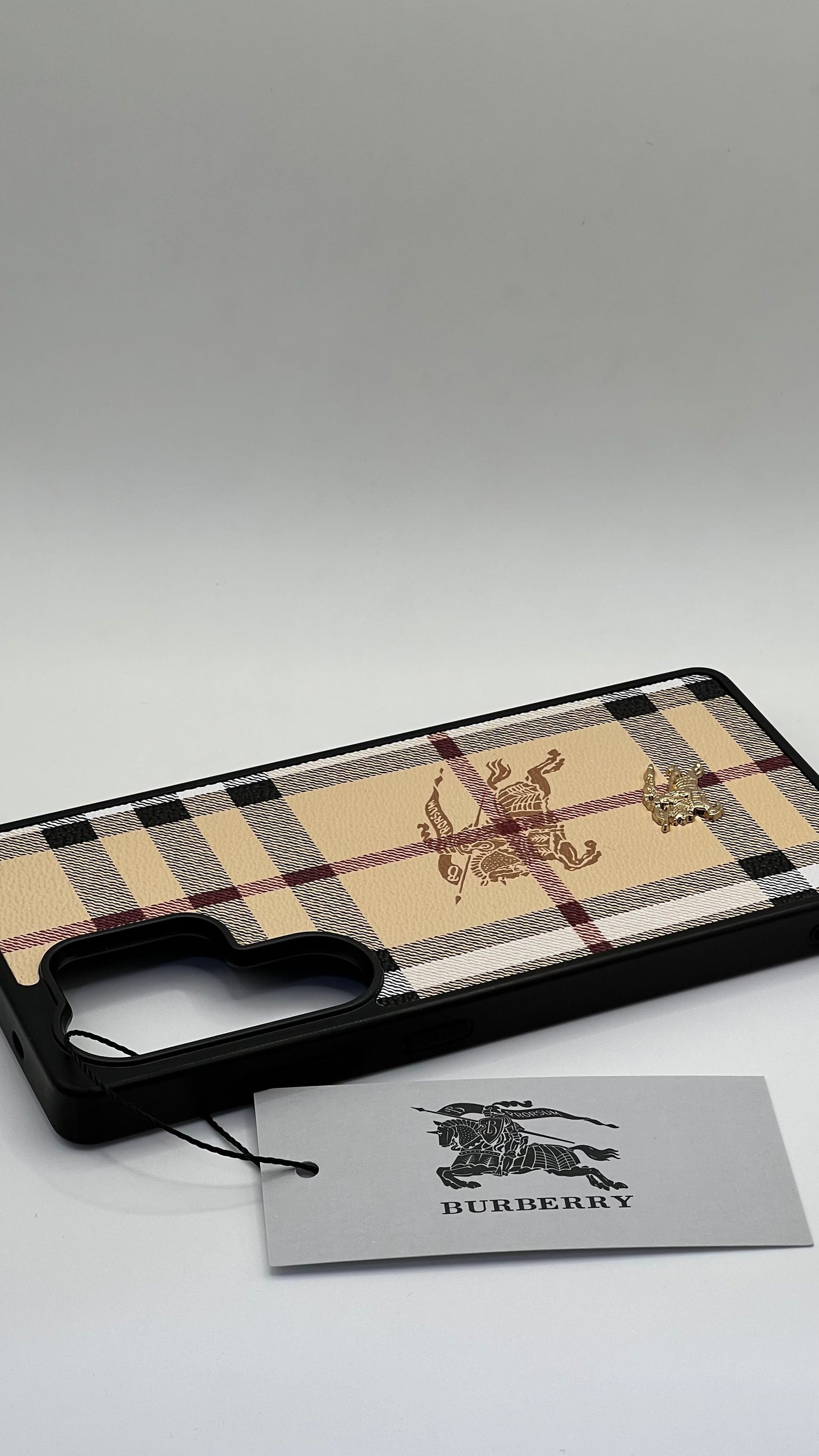 بوشيط فاخر بتصميم أنيق وإطار معدني عصري(SAMSUNG S22 ULTRA)