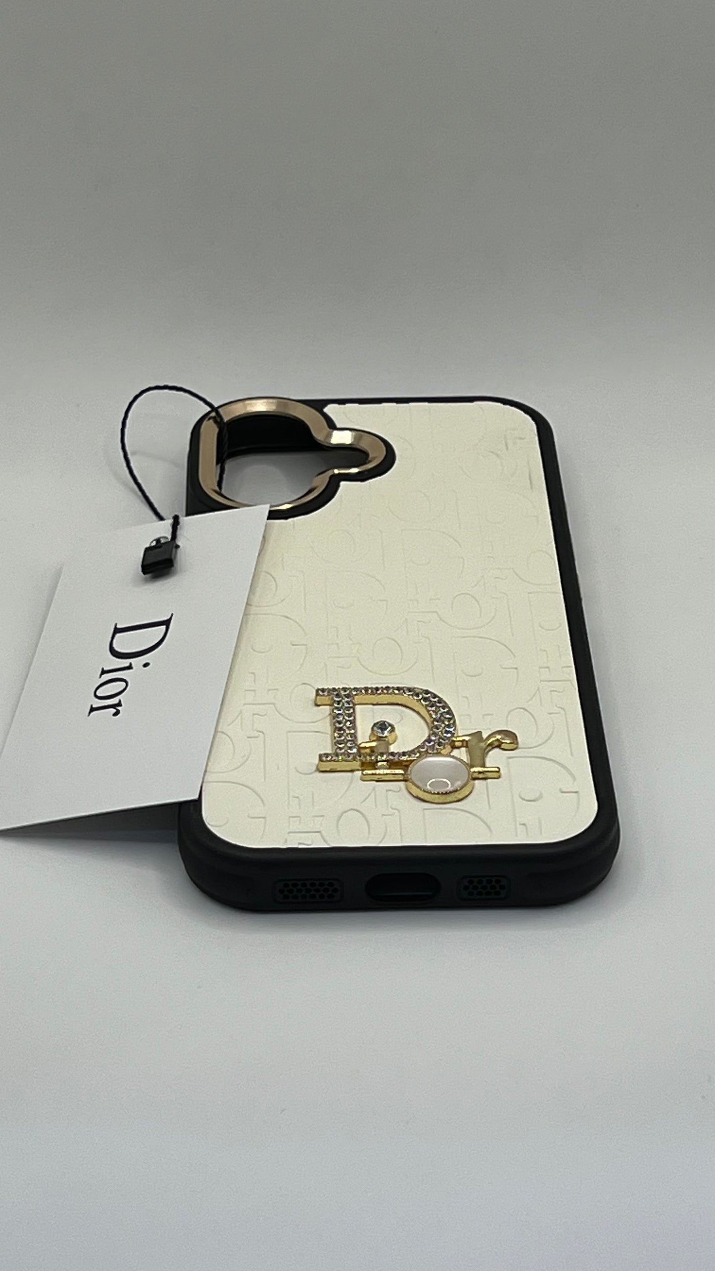 بوشيط فاخر بتصميم أنيق وإطار معدني عصري(IPHONE 17 NORMAL)