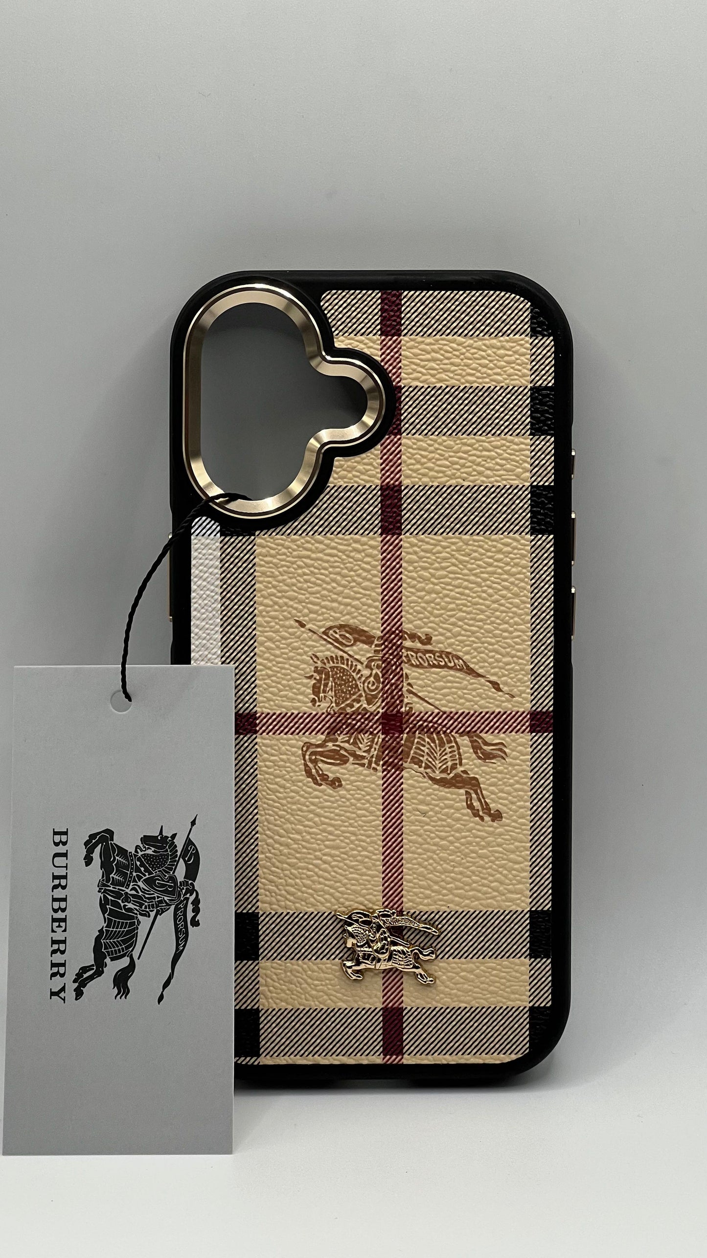 بوشيط فاخر بتصميم أنيق وإطار معدني عصري(IPHONE 17 NORMAL)