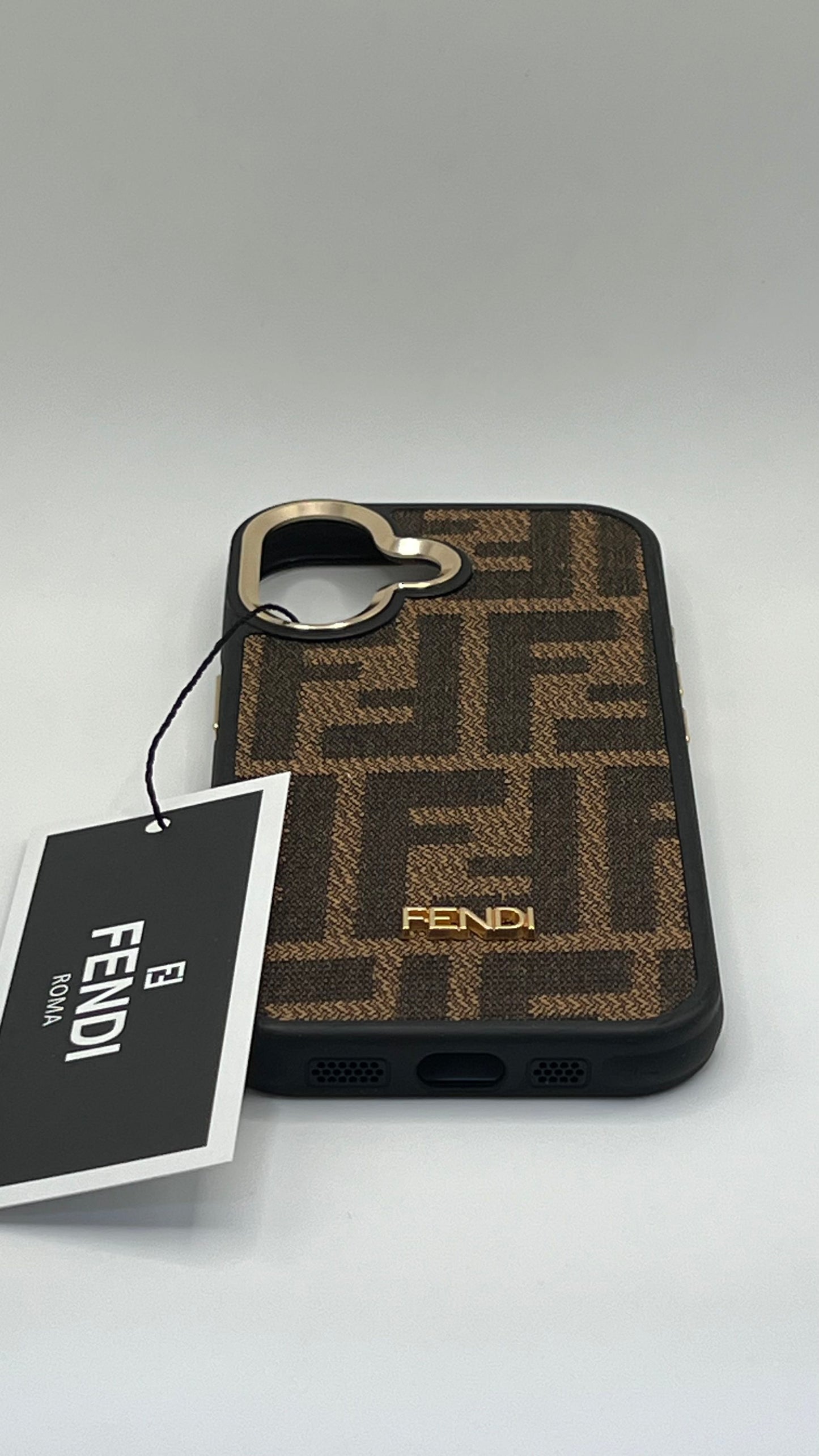 بوشيط فاخر بتصميم أنيق وإطار معدني عصري(IPHONE 17 NORMAL)