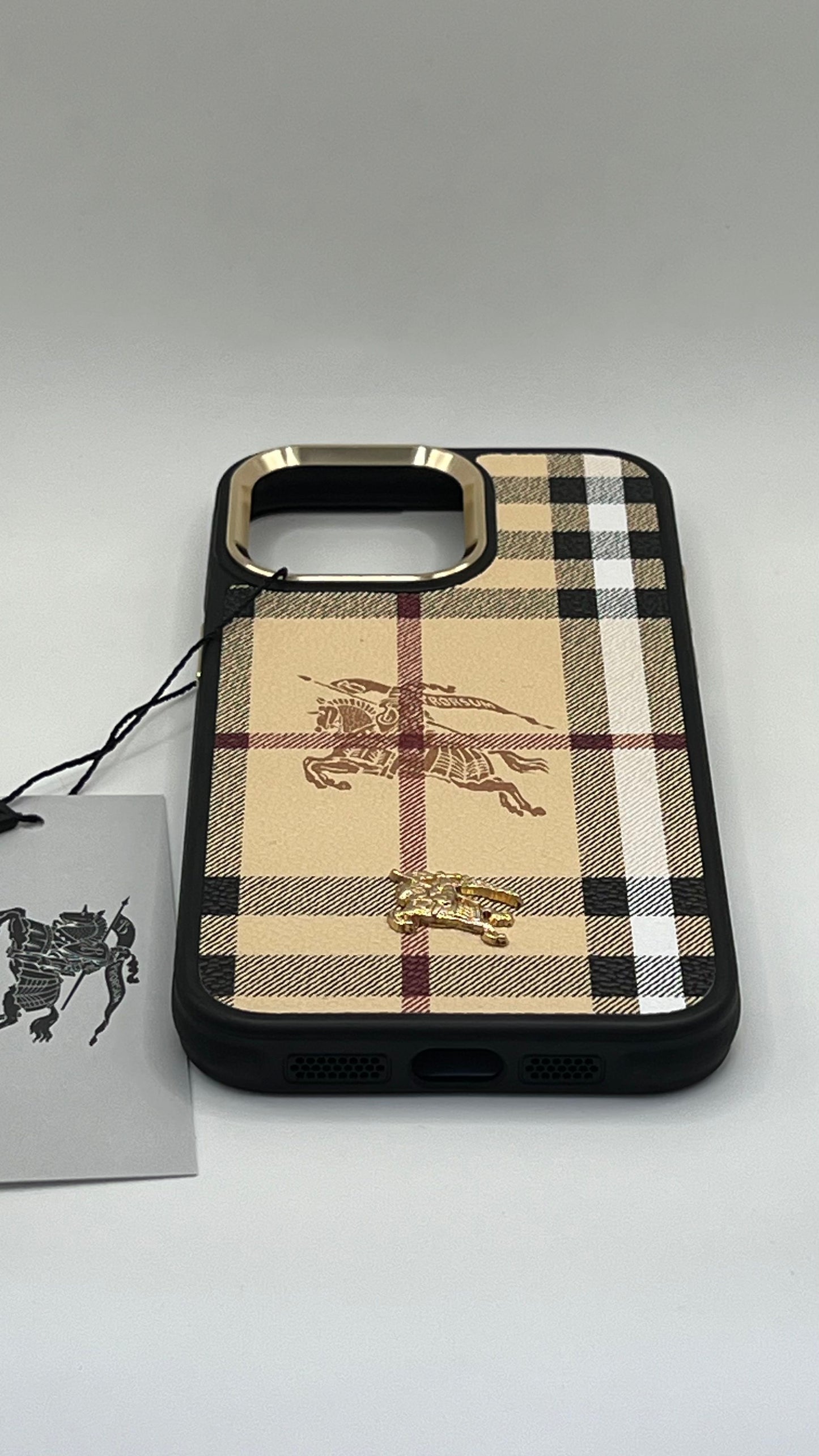 بوشيط فاخر بتصميم أنيق وإطار معدني عصري(IPHONE 15 PRO MAX)