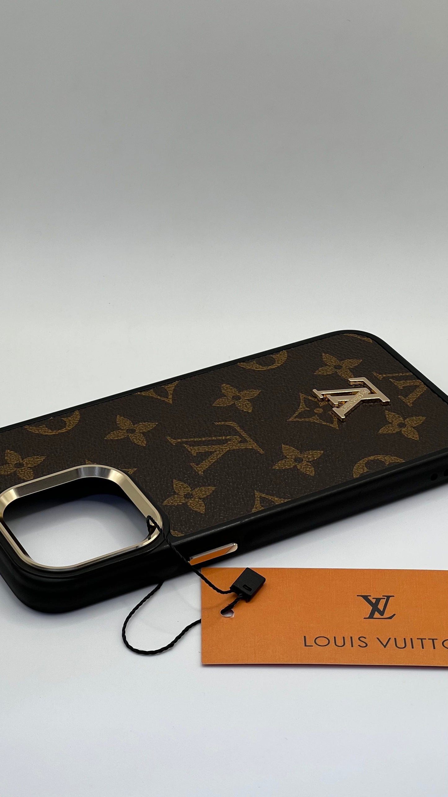 بوشيط فاخر بتصميم أنيق وإطار معدني عصري(IPHONE 13 PRO MAX)