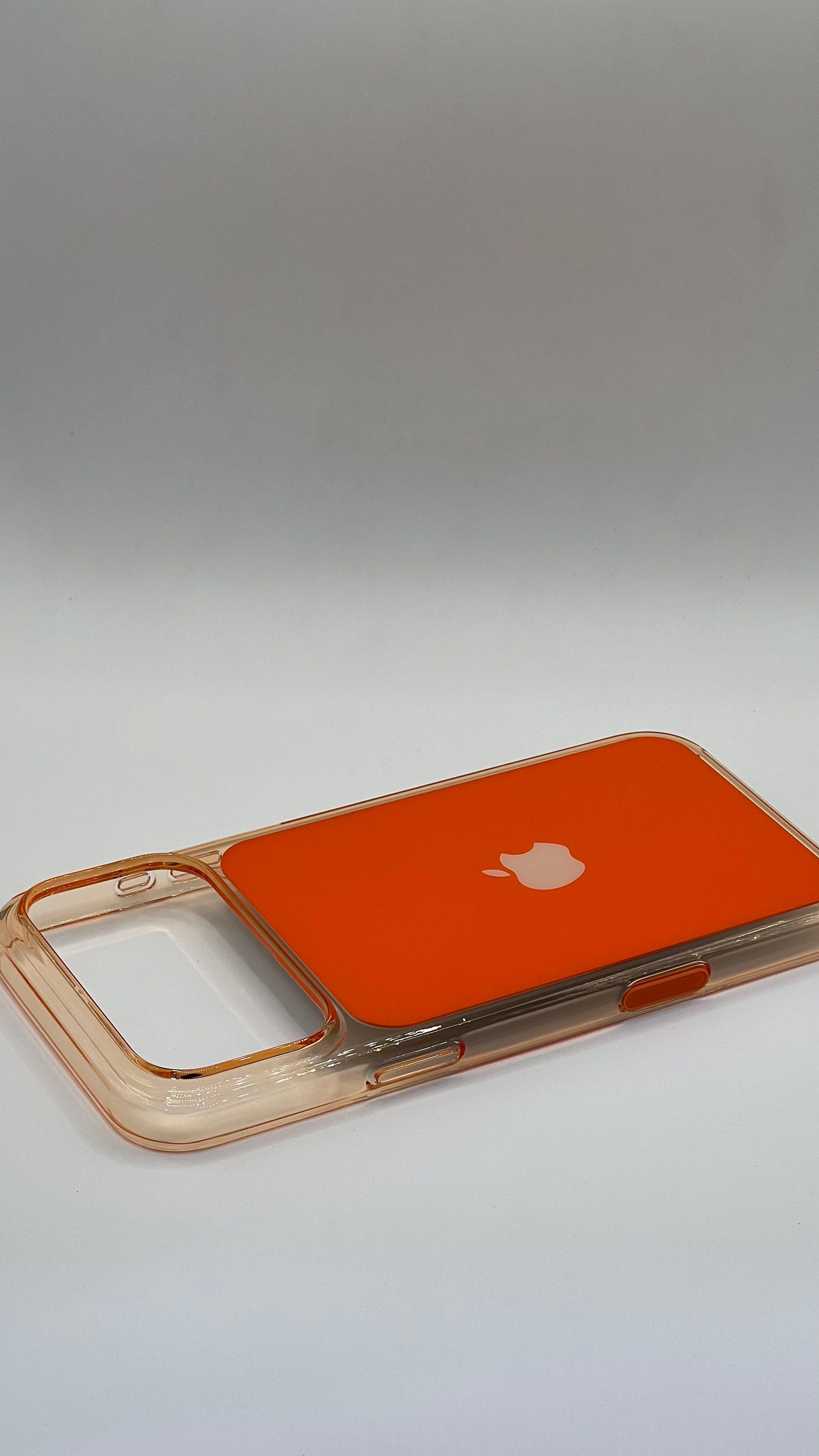 بوشيط أيفون 17برو ماكس شفاف أصلي يدعم الشحن اللاسلكي مع ظهور الرسالة(IPHONE 17 PRO MAX)