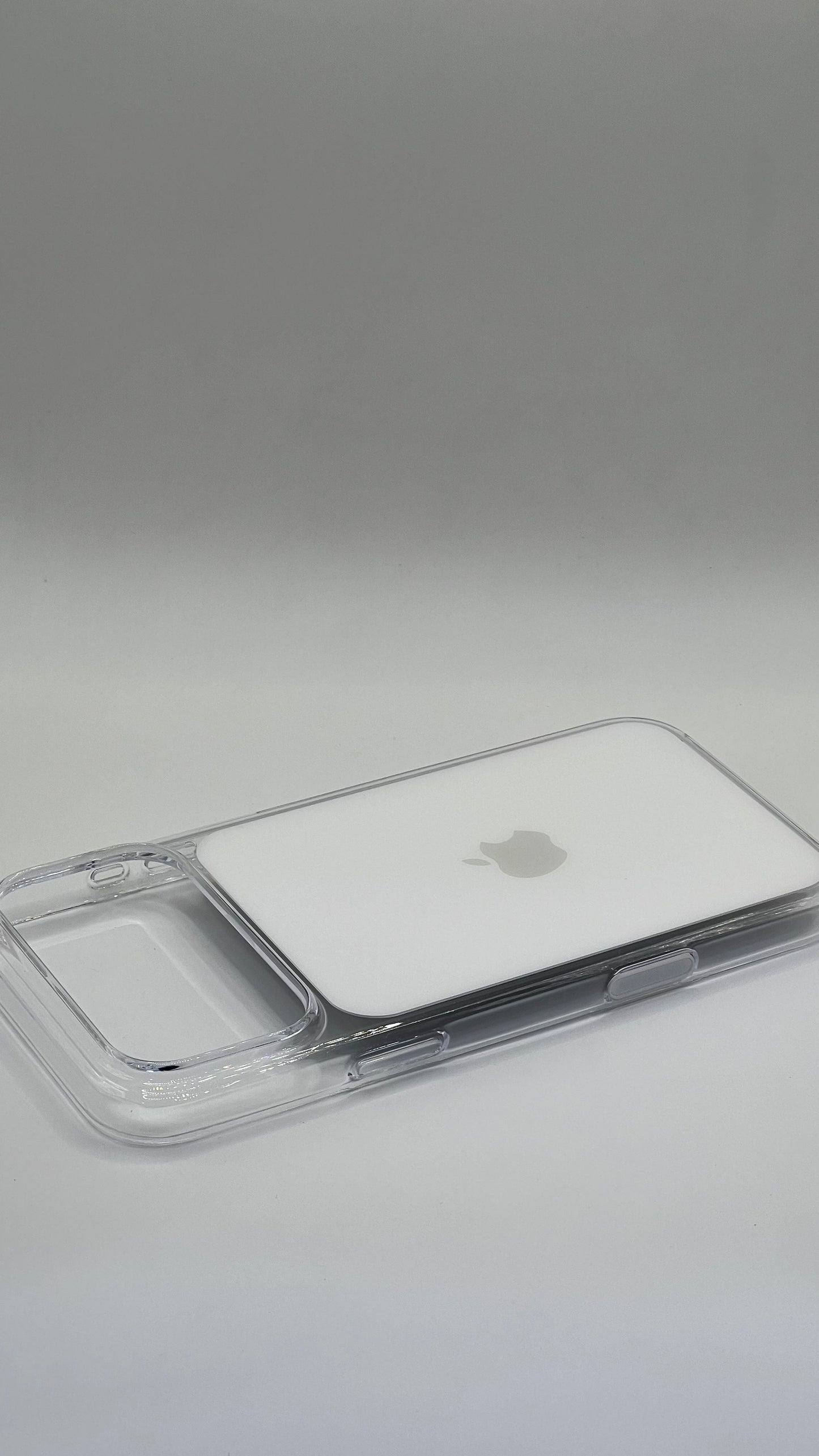 بوشيط أيفون 17برو ماكس شفاف أصلي يدعم الشحن اللاسلكي مع ظهور الرسالة(IPHONE 17 PRO MAX)