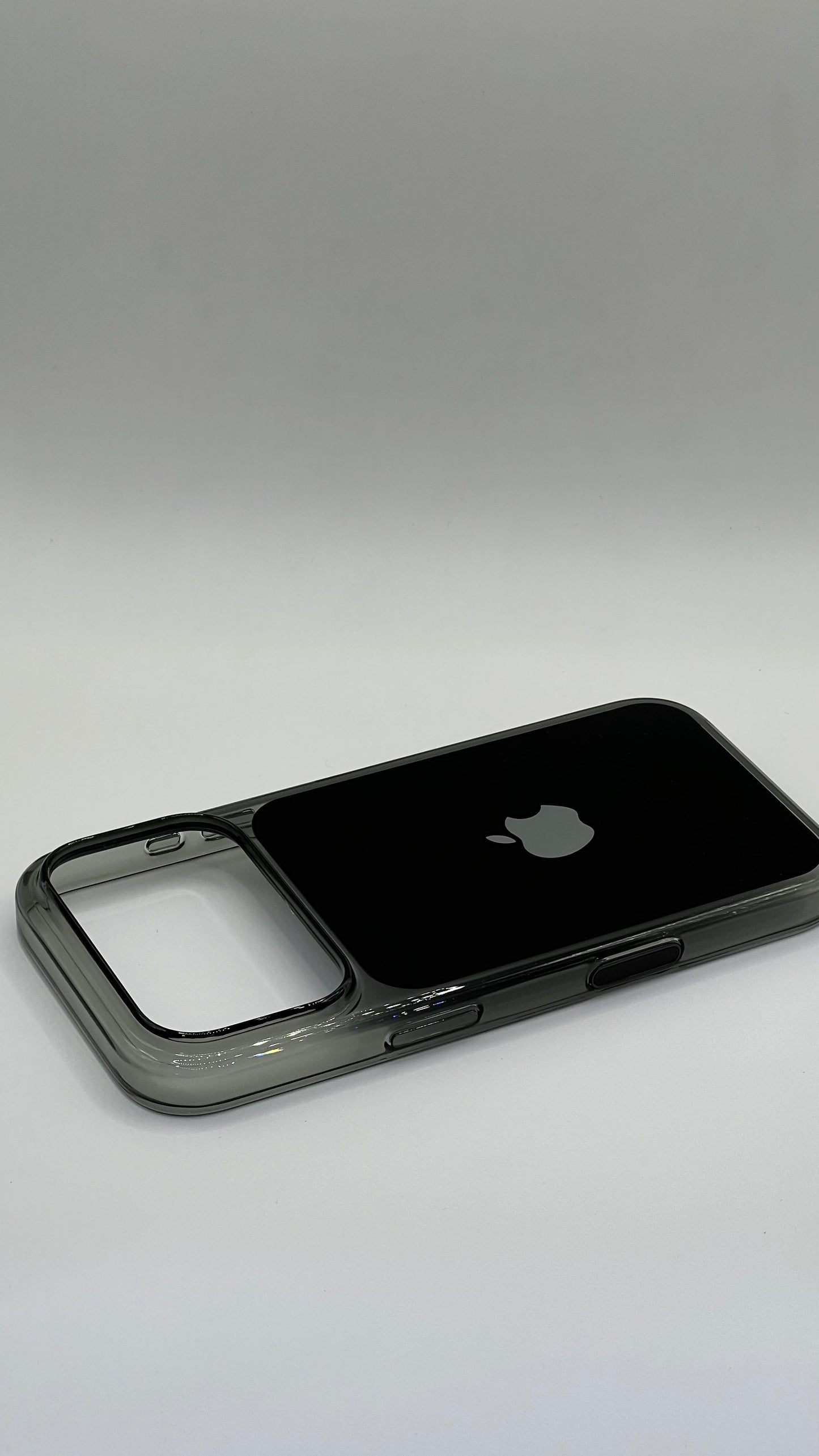 بوشيط أيفون 17برو  شفاف أصلي يدعم الشحن اللاسلكي مع ظهور الرسالة(IPHONE 17 PRO)