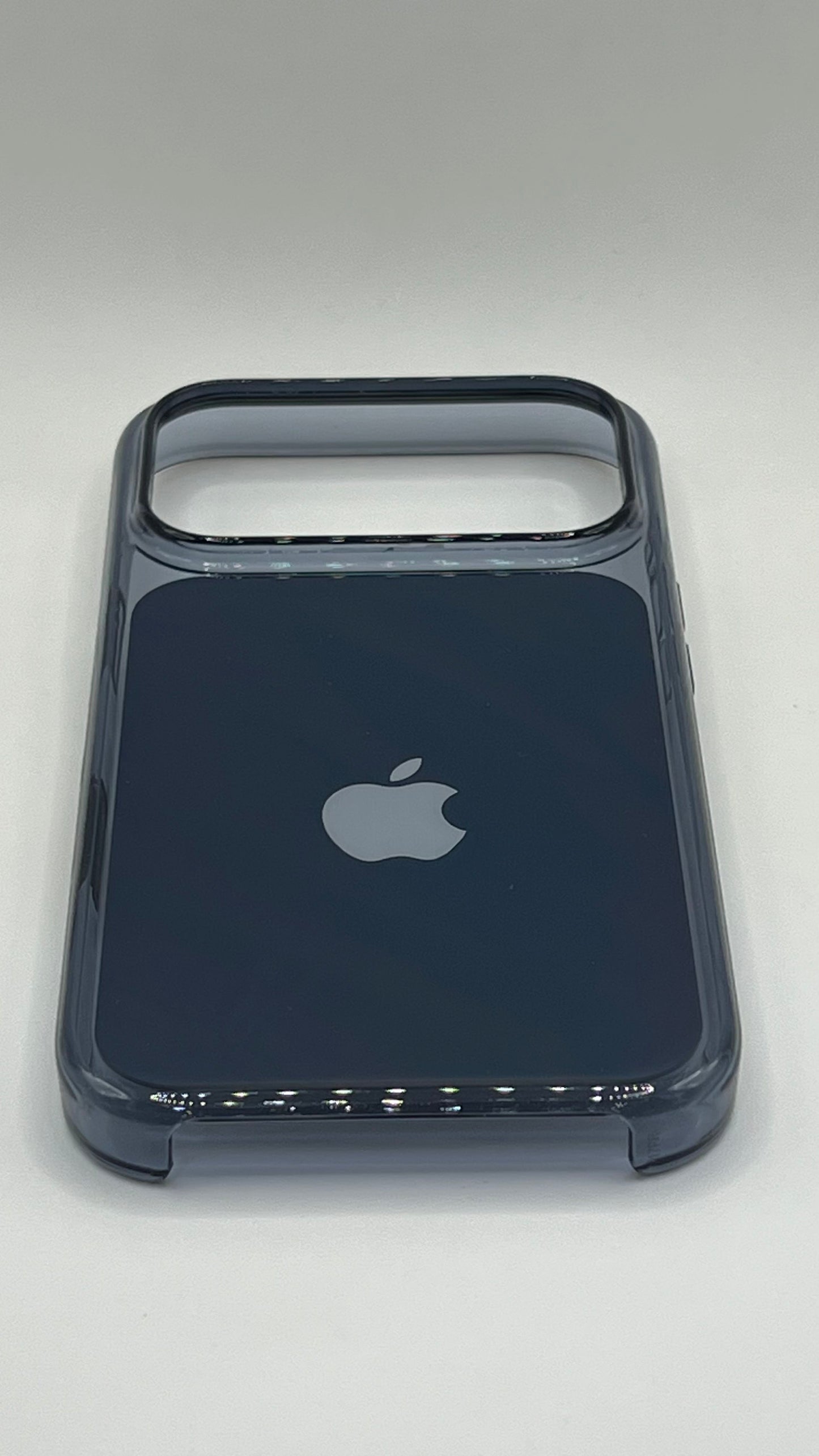 بوشيط أيفون 17برو  شفاف أصلي يدعم الشحن اللاسلكي مع ظهور الرسالة(IPHONE 17 PRO)