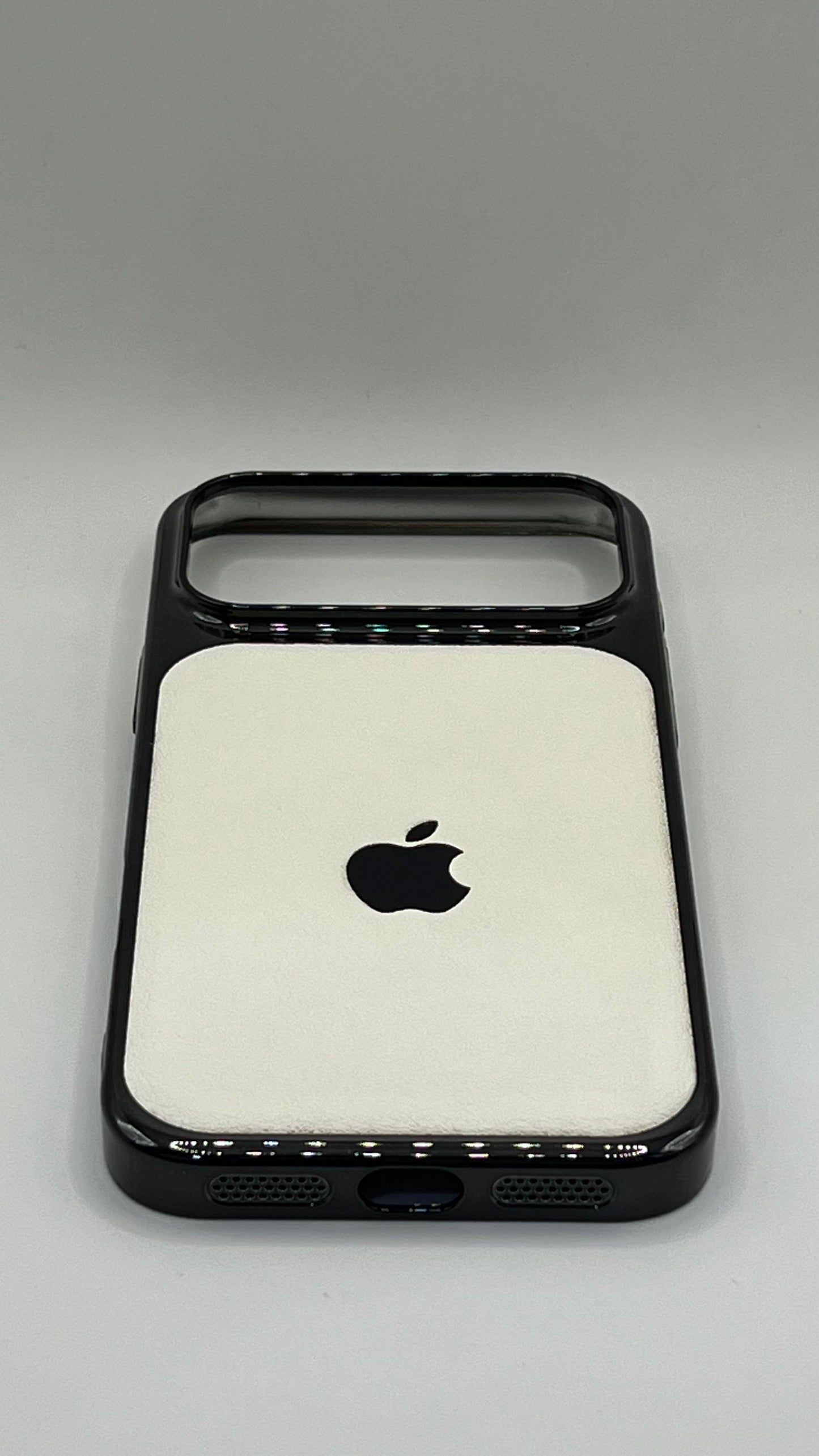 بوشيط آيفون بتصميم أنيق (IPHONE 17 PRO)