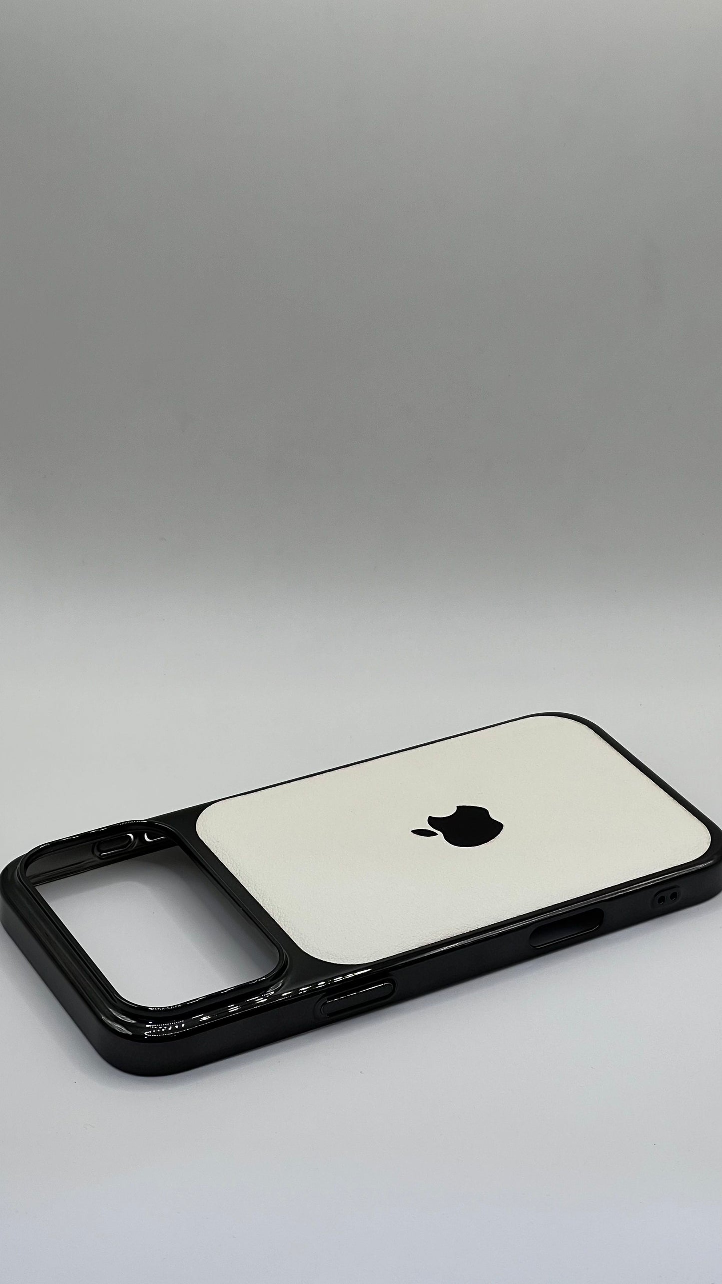 بوشيط آيفون بتصميم أنيق (IPHONE 17 PRO)