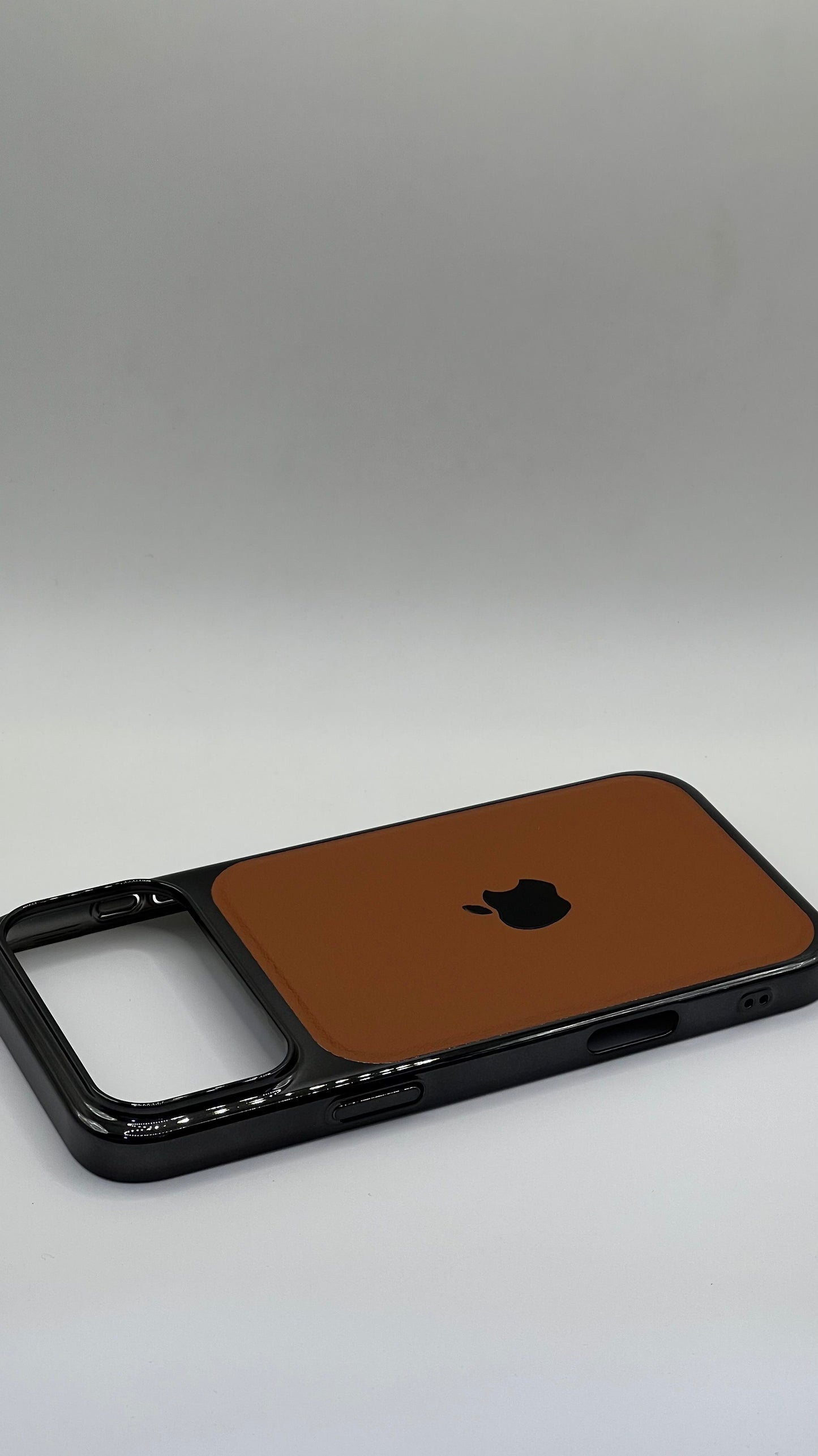 بوشيط آيفون بتصميم أنيق (IPHONE 17 PRO)