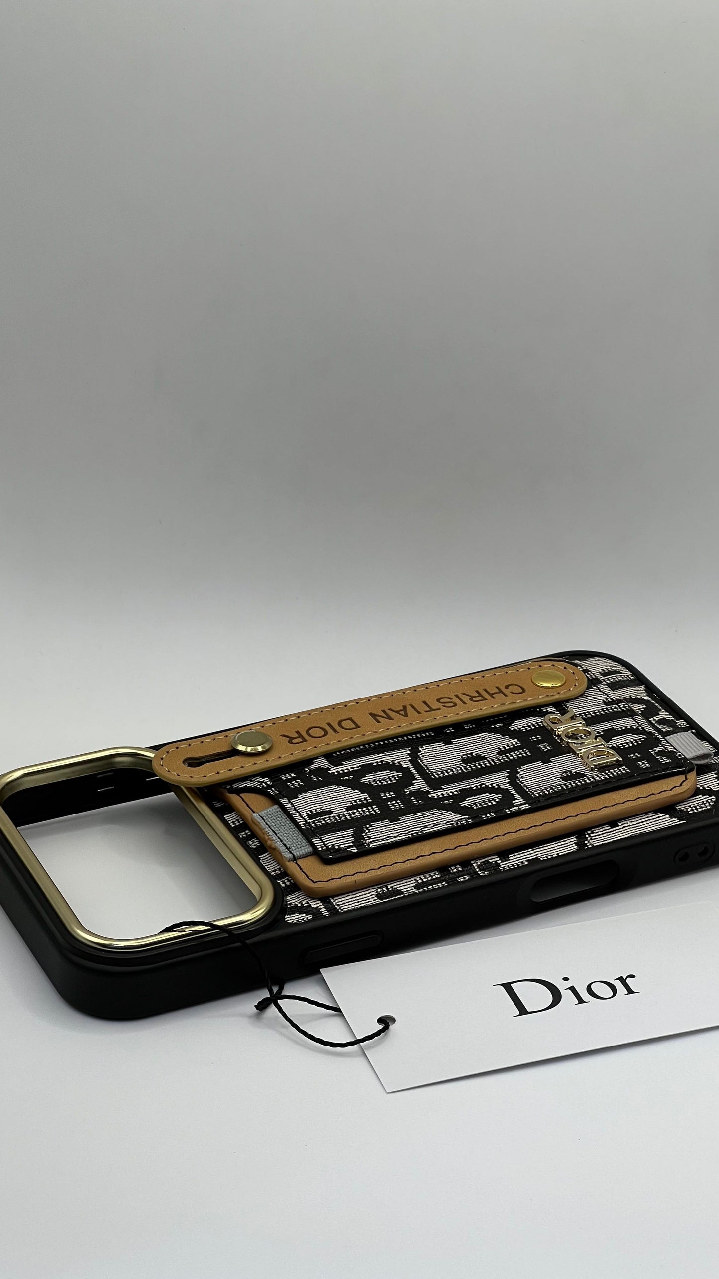 بوشيط فاخر مع حامل مغناطيسي ومحفظة بطاقات(IPHONE 17 PRO MAX)