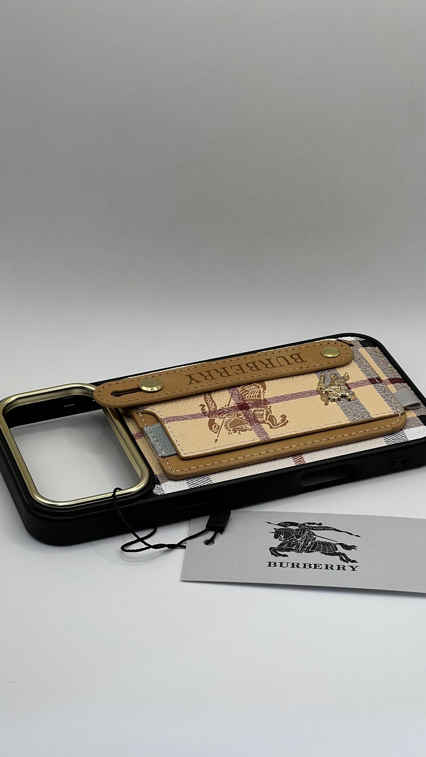 بوشيط فاخر مع حامل مغناطيسي ومحفظة بطاقات(IPHONE 17 PRO MAX)