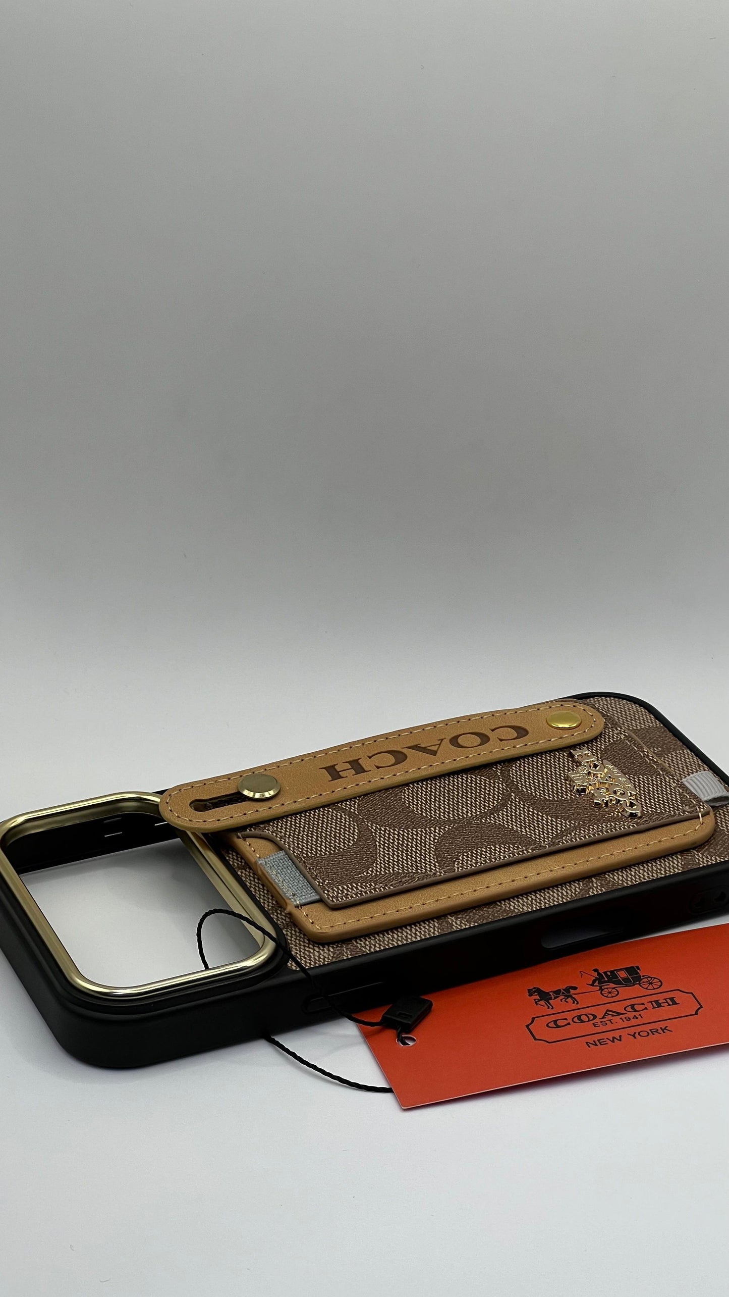 بوشيط فاخر مع حامل مغناطيسي ومحفظة بطاقات(IPHONE 17 PRO MAX)